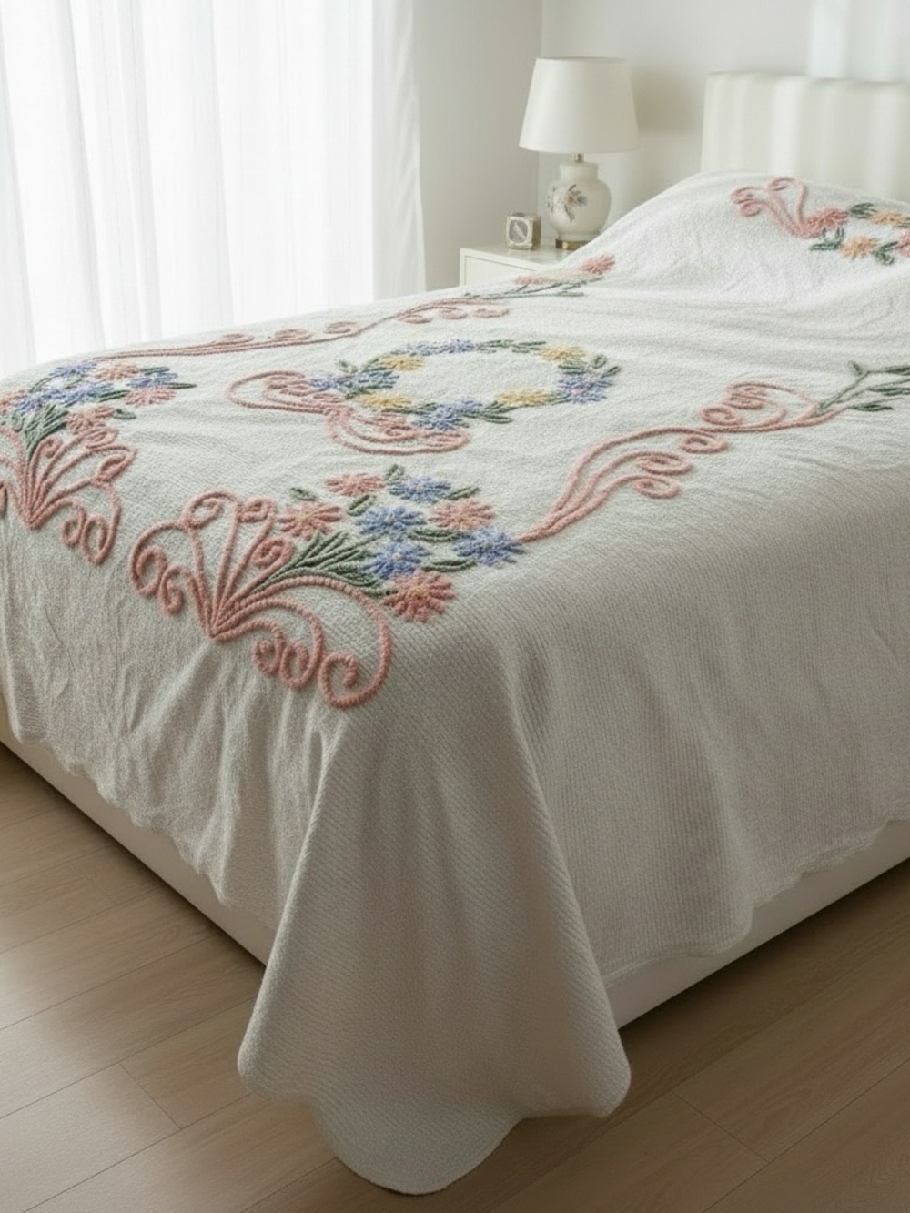 1960’s Vintage Full Chenille Bedspread Unbranded - 83 X 105